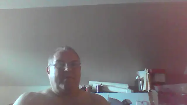 Snapshot of mkestr69 chatting on 09-17-25, 04:30 mkestr69 online show from 09-17-25, 04:30