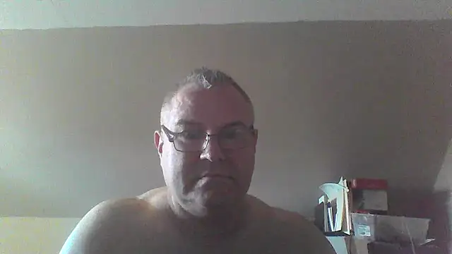 Snapshot of mkestr69 chatting on 11-05-25, 05:24 mkestr69 online show from 11-05-25, 05:24