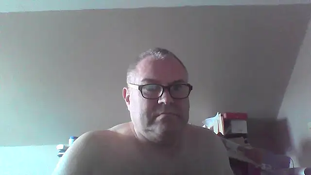 Snapshot of mkestr69 chatting on 04-06-26, 04:19 mkestr69 online show from 04-06-26, 04:19