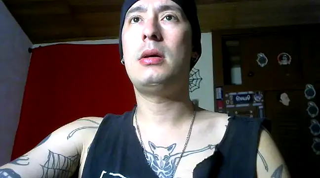 Snapshot of vampireathome chatting on 02-20-25, 08:17 vampireathome online show from 02-20-25, 08:17