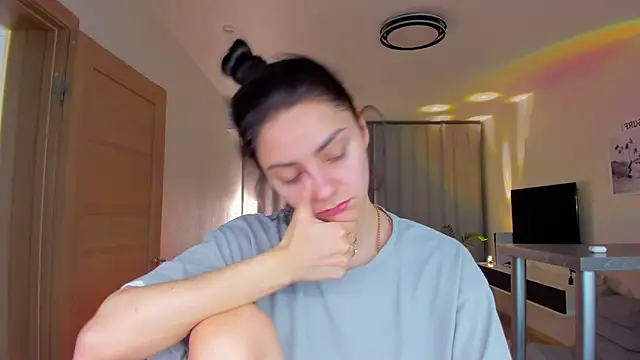 EmiliaZen online show from 04-04-26, 05:10