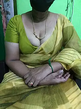 Snapshot of niiveditha chatting on 03-18-25, 06:03 niiveditha online show from 03-18-25, 06:03