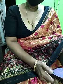 Snapshot of niiveditha chatting on 10-13-25, 03:06 niiveditha online show from 10-13-25, 03:06