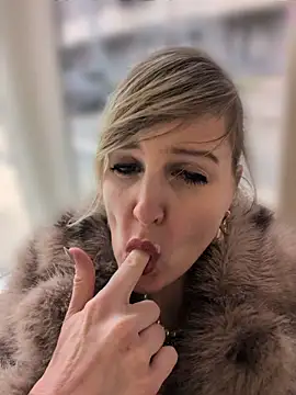 Sexybiene969 online show from 04-01-26, 04:04