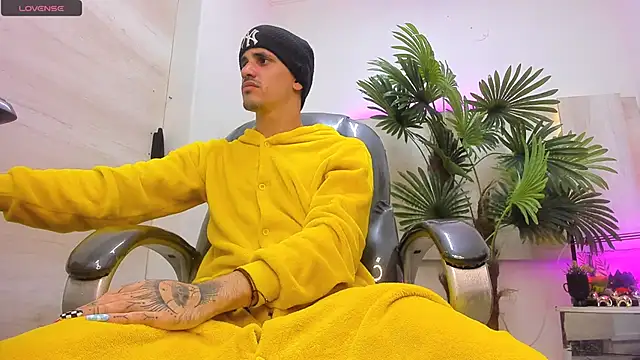 Snapshot of Dirty_Kingg chatting on 09-23-25, 09:18 Dirty Kingg online show from 09-23-25, 09:18