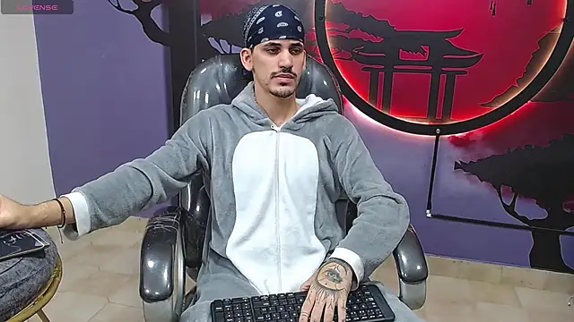 Snapshot of Dirty_Kingg chatting on 10-26-25, 08:26 Dirty Kingg online show from 10-26-25, 08:26