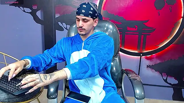 Snapshot of Dirty_Kingg chatting on 10-27-25, 08:13 Dirty Kingg online show from 10-27-25, 08:13