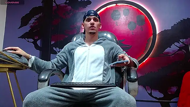 Snapshot of Dirty_Kingg chatting on 11-01-25, 09:06 Dirty Kingg online show from 11-01-25, 09:06