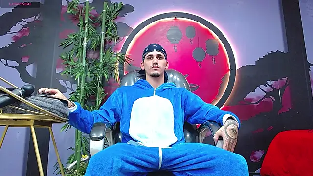 Snapshot of Dirty_Kingg chatting on 11-18-25, 07:18 Dirty Kingg online show from 11-18-25, 07:18