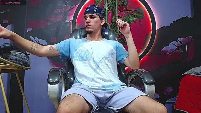 Snapshot of Dirty_Kingg chatting on 11-21-25, 08:18 Dirty Kingg online show from 11-21-25, 08:18