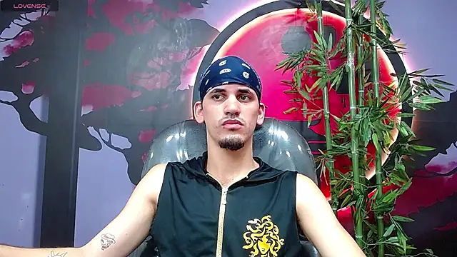 Snapshot of Dirty_Kingg chatting on 11-24-25, 07:57 Dirty Kingg online show from 11-24-25, 07:57