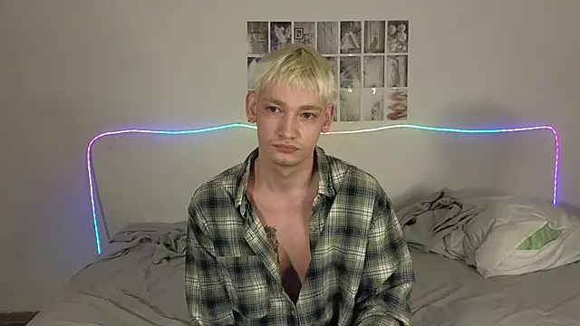 Julian wins online show from 03-21-26, 01:48