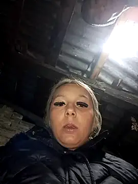 hotamanda01 online show from 11-13-25, 08:41