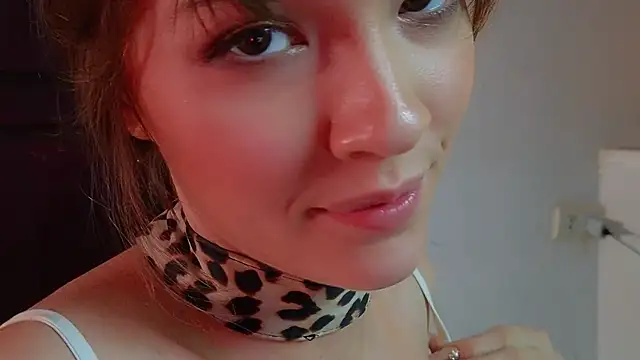 Snapshot of DemiDee chatting on 12-13-24, 12:50 DemiDee online show from 12-13-24, 12:50