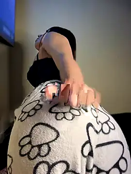 Laura-Khalifa online show from 12-05-25, 05:38