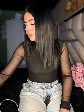 Laura-Khalifa online show from 03-06-26, 05:48