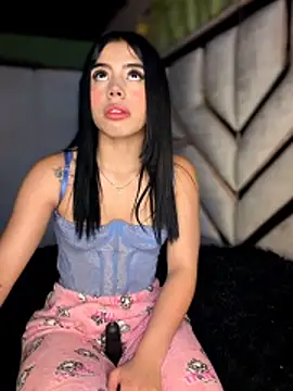 Laura-Khalifa online show from 05-15-26, 04:41