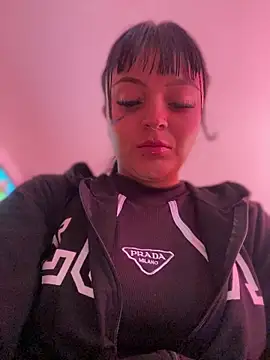 Dulce  Boyd online show from 11-30-25, 01:04