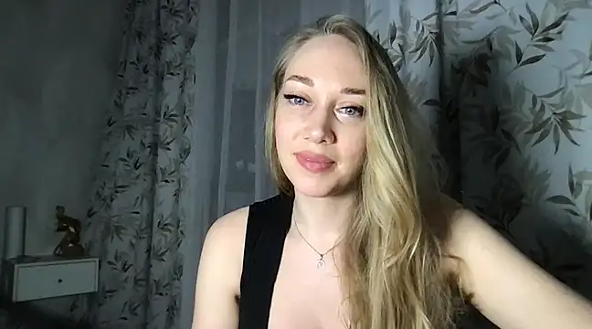 Snapshot of Engel_13 chatting on 02-11-25, 10:18 Engel 13 online show from 02-11-25, 10:18