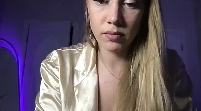 Snapshot of Engel_13 chatting on 03-10-25, 03:52 Engel 13 online show from 03-10-25, 03:52