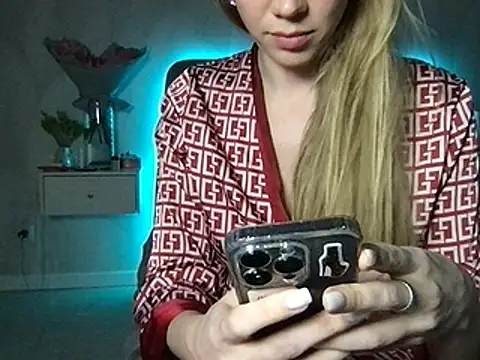 Snapshot of Engel_13 chatting on 03-17-25, 09:34 Engel 13 online show from 03-17-25, 09:34