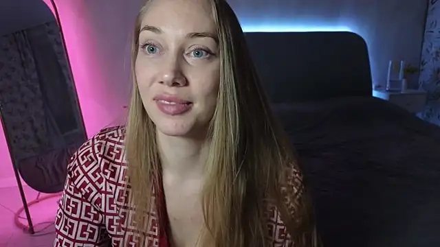Snapshot of Engel_13 chatting on 10-13-25, 07:25 Engel 13 online show from 10-13-25, 07:25