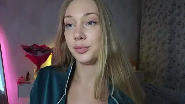Snapshot of Engel_13 chatting on 10-23-25, 02:05 Engel 13 online show from 10-23-25, 02:05