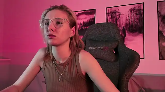 Snapshot of PhilippaAdamas chatting on 02-28-25, 05:48 PhilippaAdamas online show from 02-28-25, 05:48