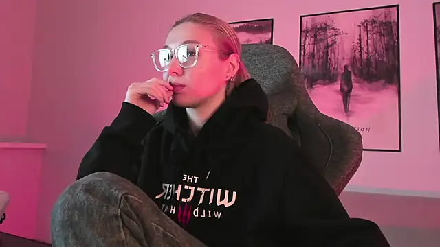 Snapshot of PhilippaAdamas chatting on 03-01-25, 05:42 PhilippaAdamas online show from 03-01-25, 05:42