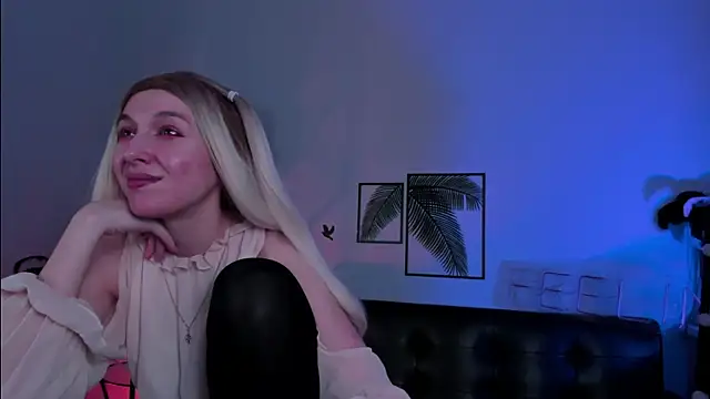 Snapshot of PhilippaAdamas chatting on 03-13-25, 08:48 PhilippaAdamas online show from 03-13-25, 08:48