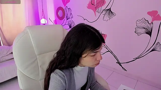 Isabela Fiorelli online show from 04-28-26, 01:27