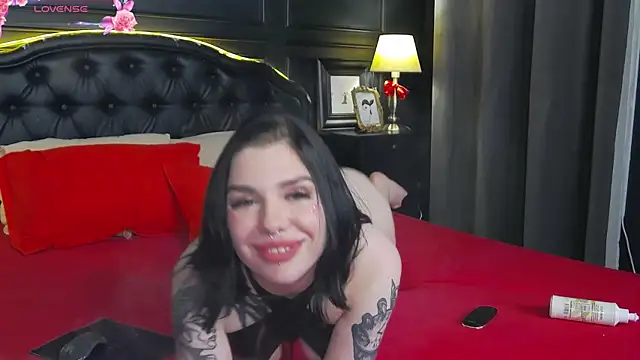 Snapshot of MaeveMoon chatting on 03-08-25, 12:44 MaeveMoon online show from 03-08-25, 12:44