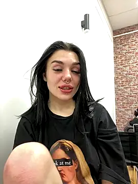 Snapshot of MaeveMoon chatting on 09-20-25, 04:35 MaeveMoon online show from 09-20-25, 04:35