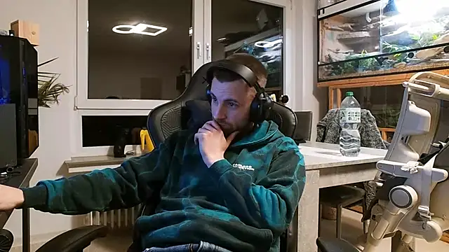 ademandjulia online show from 02-19-26, 06:15