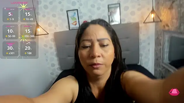 Snapshot of Michelle__taylor chatting on 02-09-25, 10:54 Michelle  taylor online show from 02-09-25, 10:54