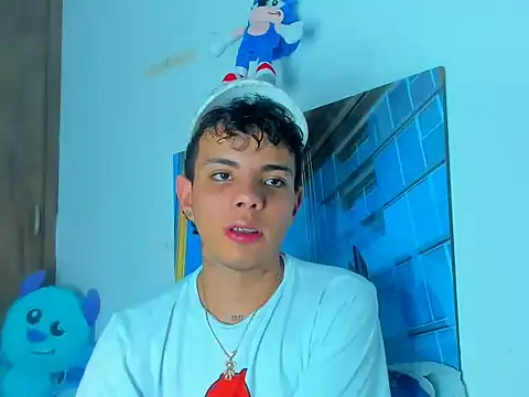 Snapshot of Alessandro_1610 chatting on 02-27-25, 06:18 Alessandro 1610 online show from 02-27-25, 06:18