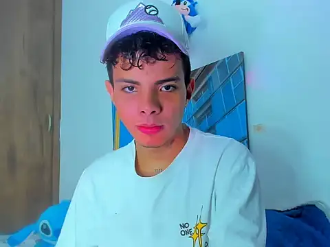 Snapshot of Alessandro_1610 chatting on 03-05-25, 12:55 Alessandro 1610 online show from 03-05-25, 12:55