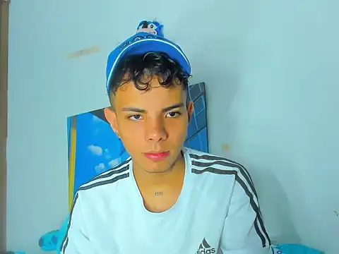 Snapshot of Alessandro_1610 chatting on 03-13-25, 08:37 Alessandro 1610 online show from 03-13-25, 08:37