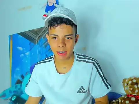 Snapshot of Alessandro_1610 chatting on 03-19-25, 05:19 Alessandro 1610 online show from 03-19-25, 05:19