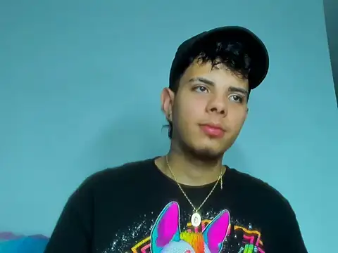 Snapshot of Alessandro_1610 chatting on 09-20-25, 05:30 Alessandro 1610 online show from 09-20-25, 05:30