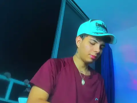 Snapshot of Alessandro_1610 chatting on 10-24-25, 05:37 Alessandro 1610 online show from 10-24-25, 05:37