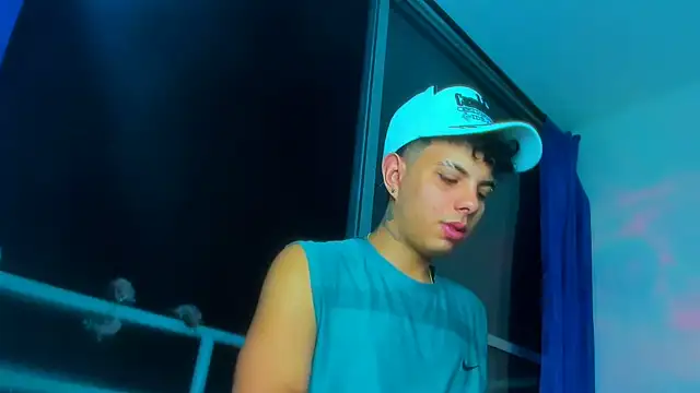 Snapshot of Alessandro_1610 chatting on 11-03-25, 04:25 Alessandro 1610 online show from 11-03-25, 04:25