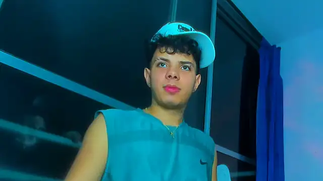 Snapshot of Alessandro_1610 chatting on 11-04-25, 04:33 Alessandro 1610 online show from 11-04-25, 04:33