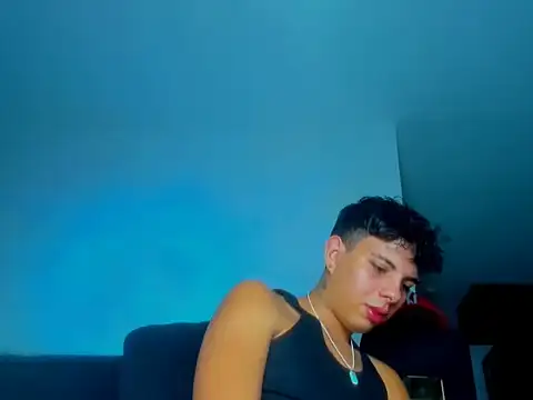 Snapshot of Alessandro_1610 chatting on 02-12-26, 03:45 Alessandro 1610 online show from 02-12-26, 03:45