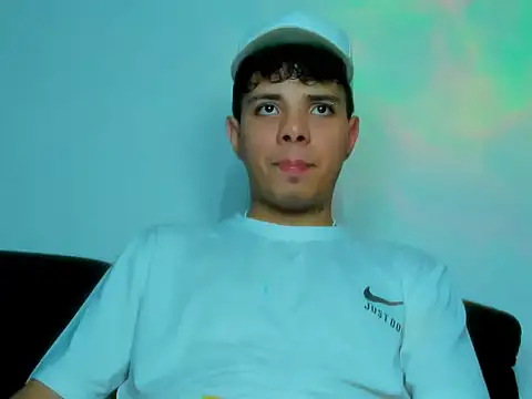 Snapshot of Alessandro_1610 chatting on 02-17-26, 06:32 Alessandro 1610 online show from 02-17-26, 06:32