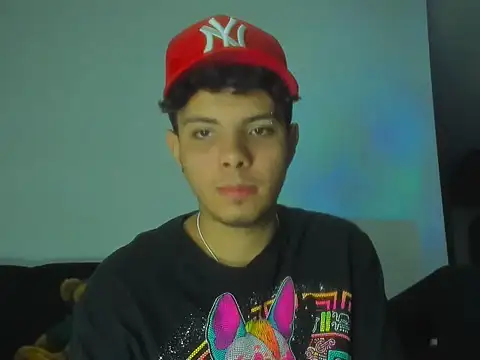 Snapshot of Alessandro_1610 chatting on 02-21-26, 05:52 Alessandro 1610 online show from 02-21-26, 05:52