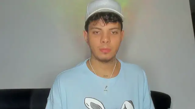 Snapshot of Alessandro_1610 chatting on 02-22-26, 05:08 Alessandro 1610 online show from 02-22-26, 05:08