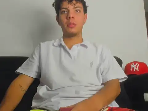 Snapshot of Alessandro_1610 chatting on 03-03-26, 07:25 Alessandro 1610 online show from 03-03-26, 07:25