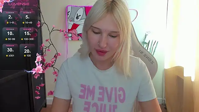 EvelinaLuu online show from 06-24-26, 01:15