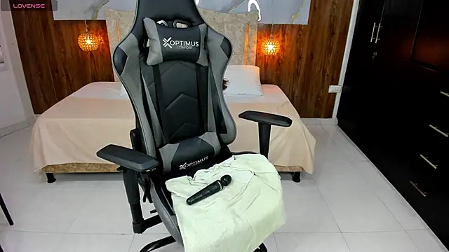 Holly 22 online show from 02-22-25, 06:19